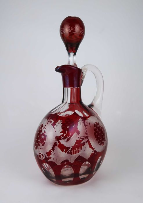 Garrafa de vidro Bohemia vermelho rubi