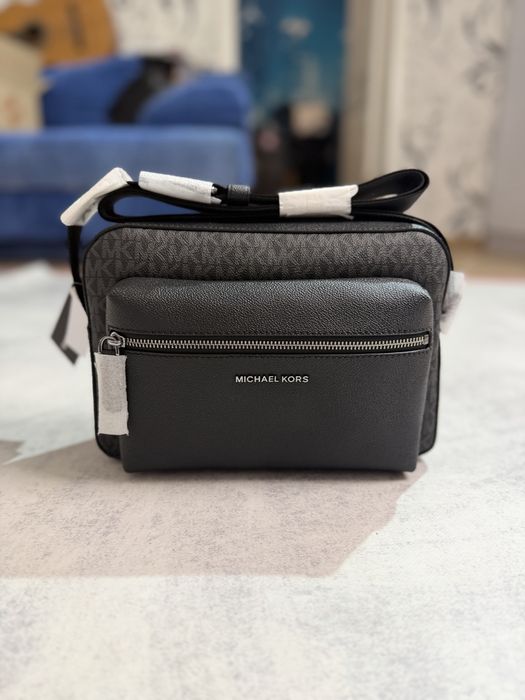 Michael Kors стильна унісекс сумка мессенджер через плече
