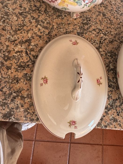 terrina de sopa ou travessa funda