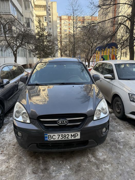 Продаю добру машину