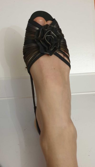 Вінтажні босоніжки з квіткою р. 38 Нові