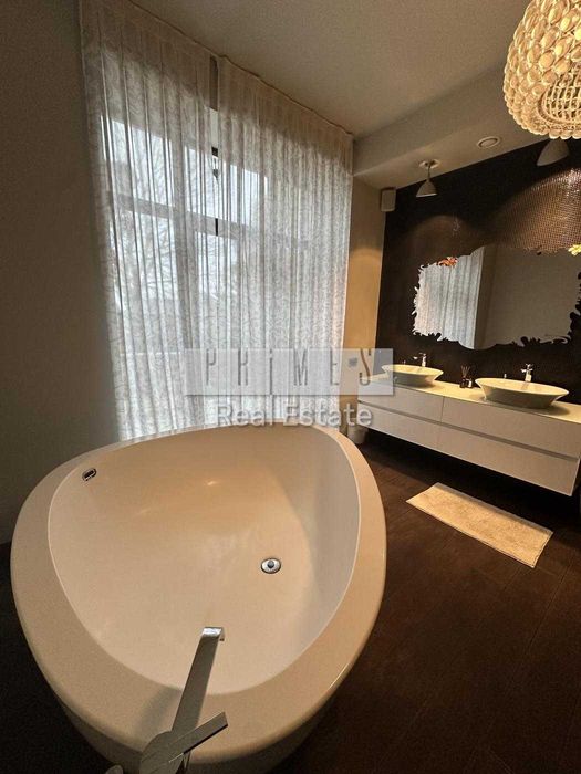 Оренда розкішного будинку, SPA-зона, генератор, 2 гаража с. Козин