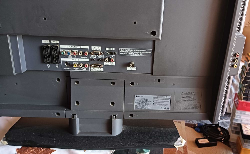 TV  LG Modelo 32LC2R-ZJ - 32"  -  Para REPARAR ou PEÇAS