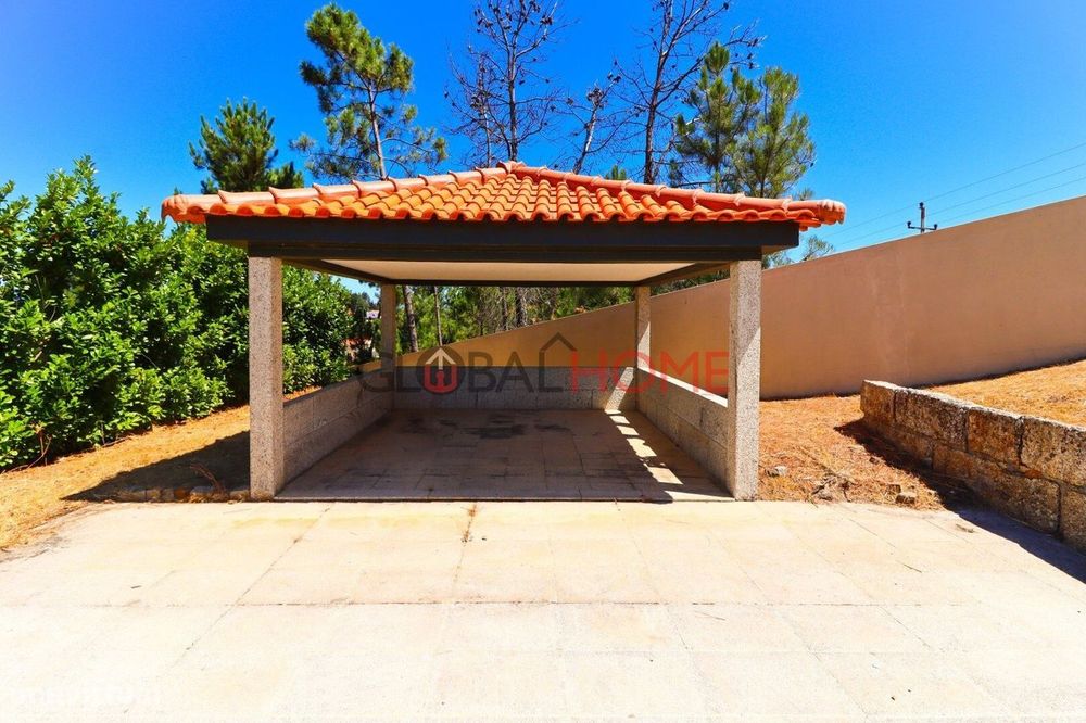 Moradia T5 com piscina em Amarante
