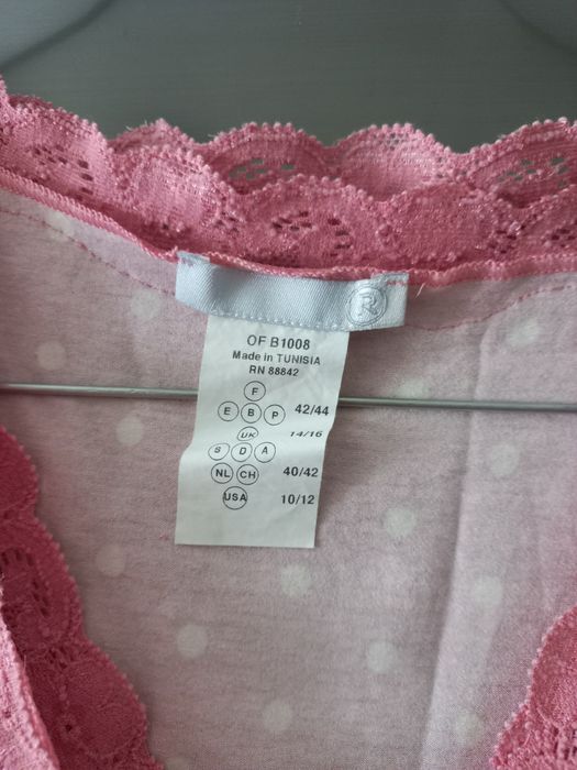Conjunto novo de casaco e blusa rosa com renda e bolas brancas