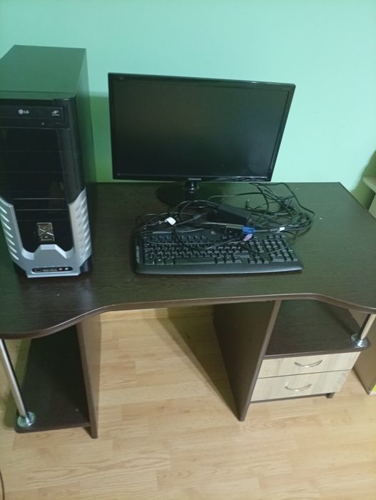Продам комп'ютер,системний блок,стіл.