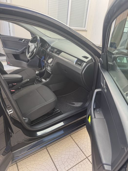 Skoda rapid 1.6 tdi preto- 111328km-Nacional 2014