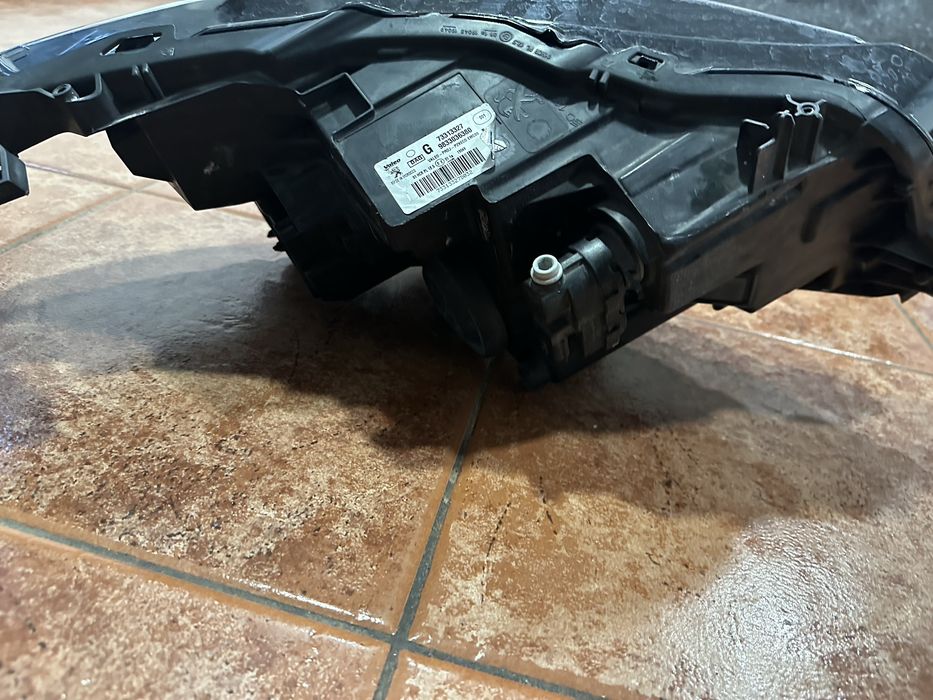 Farol esquerdo peugeot 208/2008 modelos 2021 ate atualidade