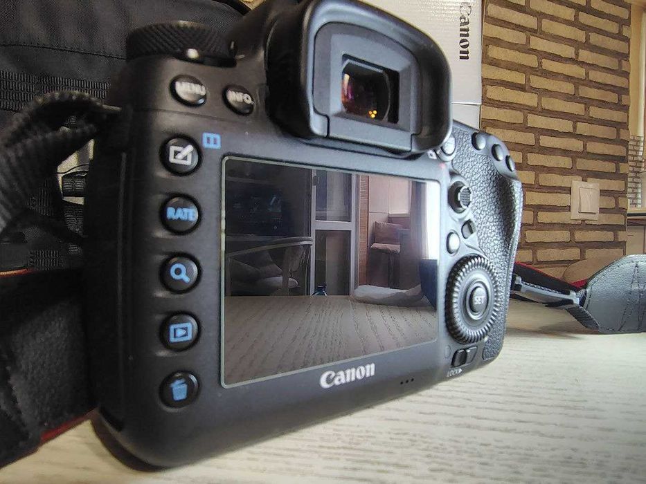 Canon 5D Mark IV + 2 об’єктиви + аксесуари (повний комплект)