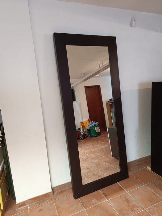 Espelho com moldura em wengue