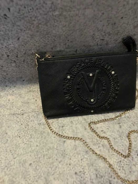 Czarna mała torebka na łańcuszku Versace Jeans