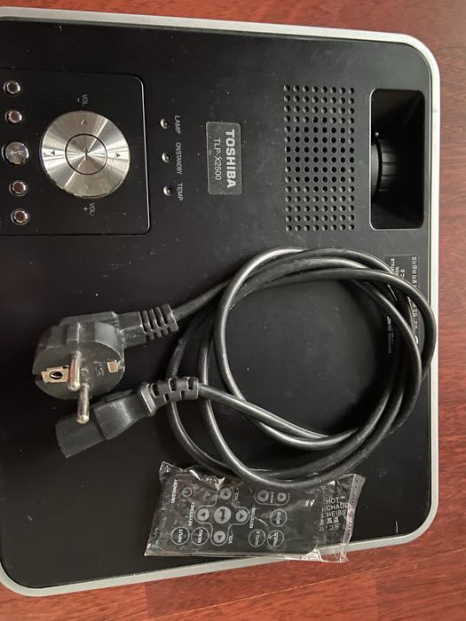 Проектор Toshiba TLP-X2500 новая лампа