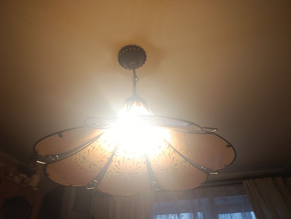 Люстри для кухні і кімнати