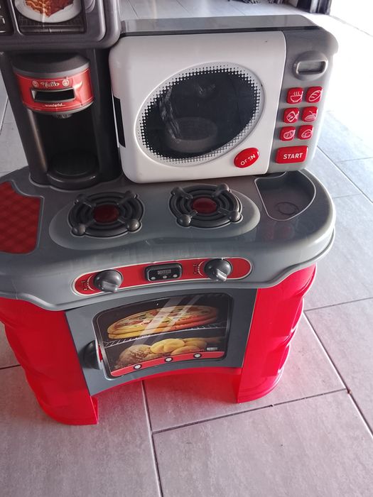 Cozinha e microndas de brincar como nova