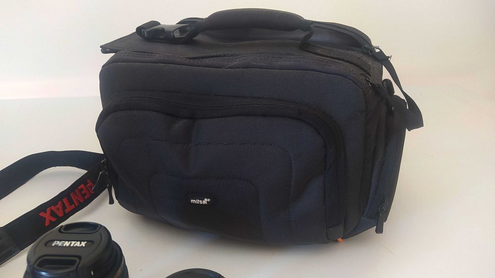 Máquina fotográfica Pentax K-x com lentes e extras