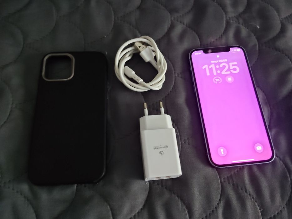 Vendo iPhone 12 roxo de 128gb com carregador e cabo