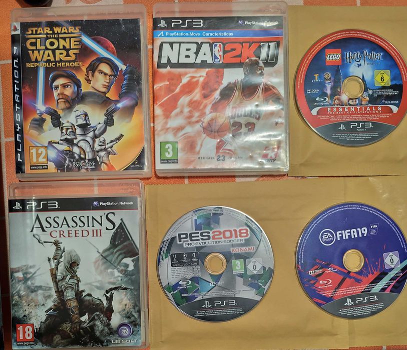 PlayStation 3 Fat 40GB com 2 comandos e jogos
