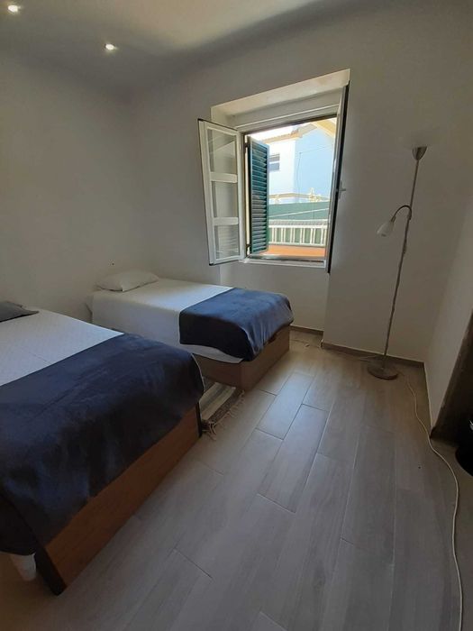 Quarto no Estoril - Cascais,  próximo da estação de comboio e praias.