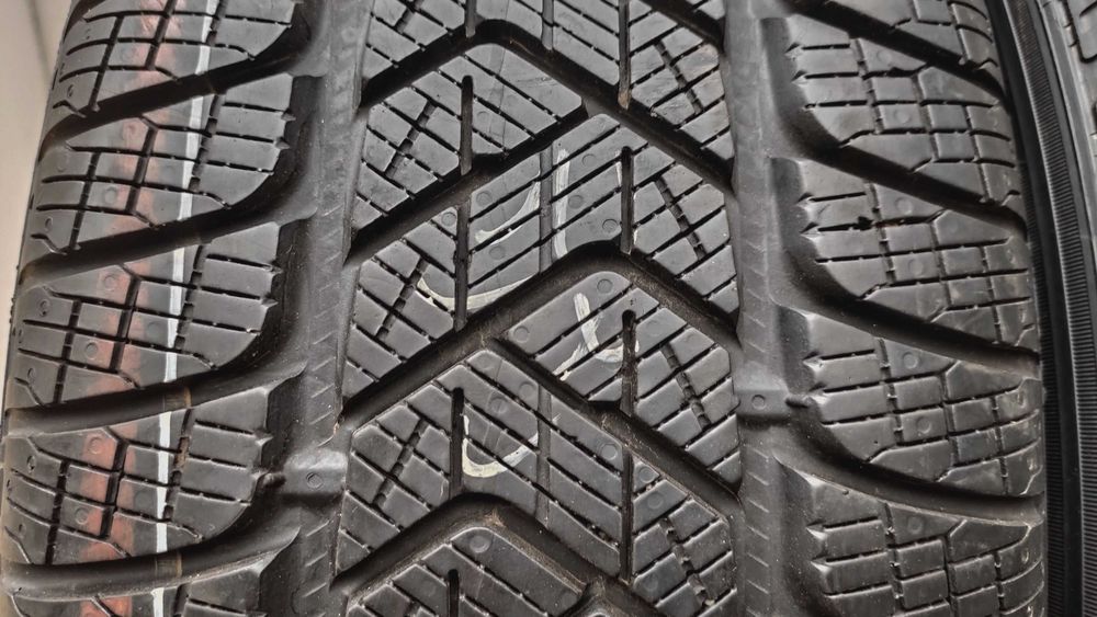 шини 215/65R17. Pirelli. Bridgestone.