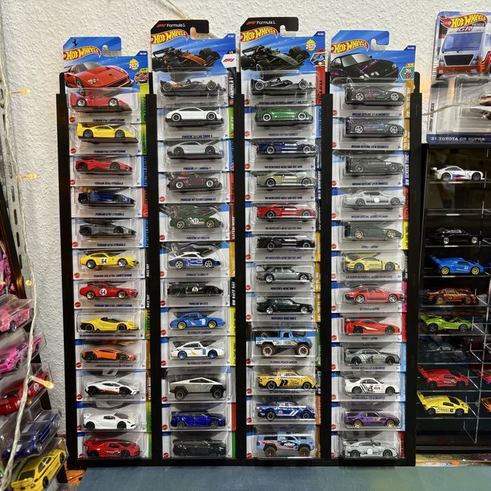 Колекційні машинки моделі 1:64 Hot Wheels та Matchbox нові запаковані