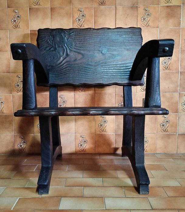 Mobília rústica de madeira maciça