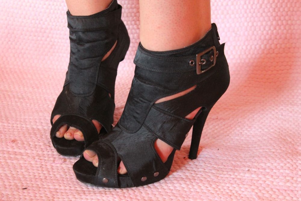 seksowne sandały idealne (New Look) do małej czarnej i nie tylko