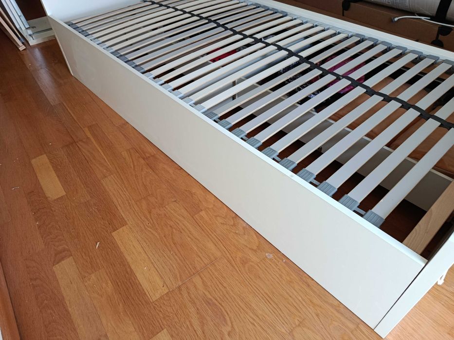 VENDE - Cama IKEA com colchão e gavetas