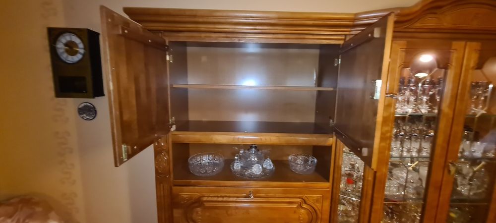 Kredens - witryna - naturalne drzewo. Bydgoskie fabryki mebli.