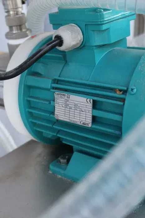 Máquina de envasamento de líquidos MORI-TEM - usada