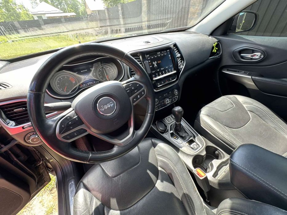 Продам Jeep Cherokee 3.2 бензин 2018р.