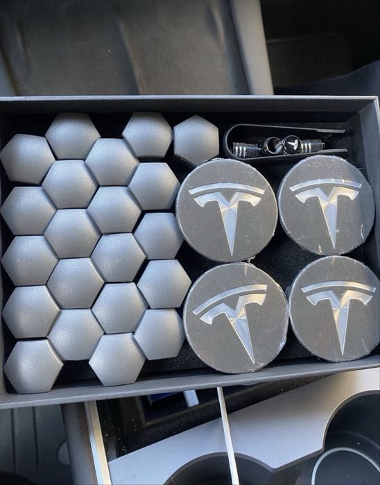 Комплект колпачков для колес (дисков) Tesla Model 3
