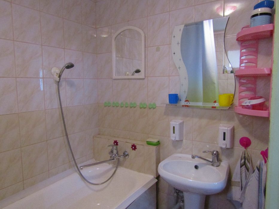 Здається житло в селі Кваси