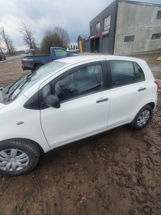 Продам тойота яріс