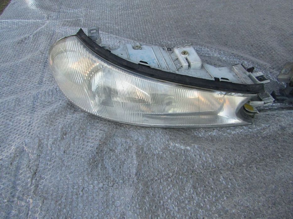 Farol Ford Mondeo ano 1997 (ver descrição)