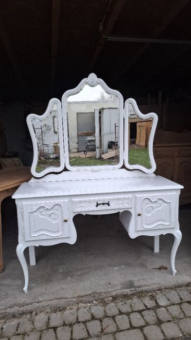 Toaletka ludwikowska bielona z Belgi