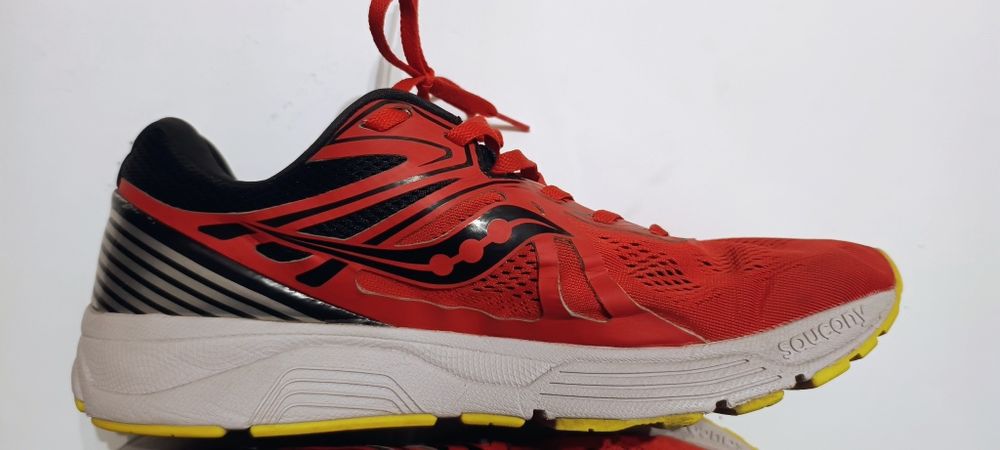 Кросівки чоловічі бігові Saucony