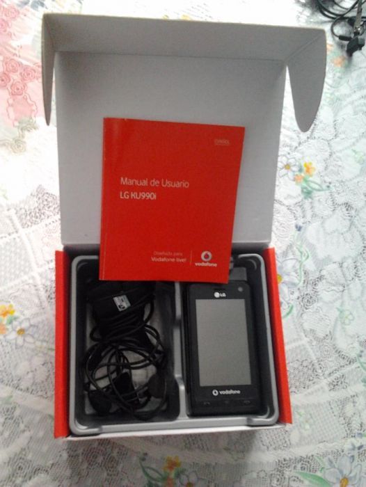 Телефон LG KU990i