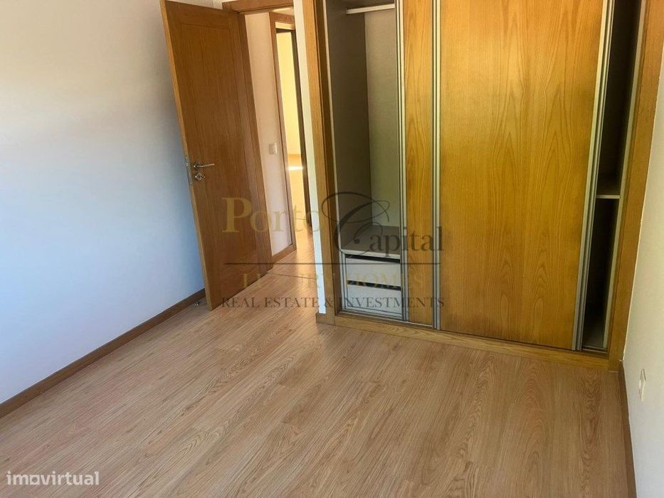 T2 Com Terraço Privativo | Luz, Conforto E Excelente Localização