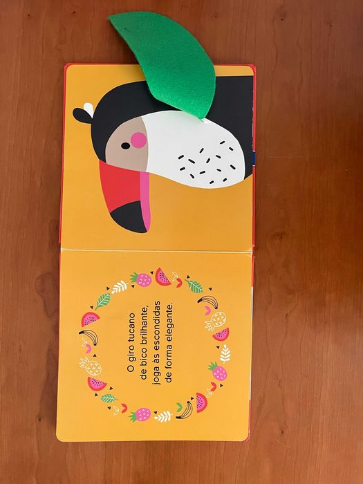 Peekaboo - Hipopótamo: com abas de feltro