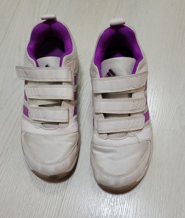 Фірмові кросівки адідас