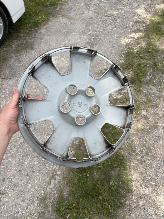Sprzedam oryginalny kołpak do toyoty 16 cali