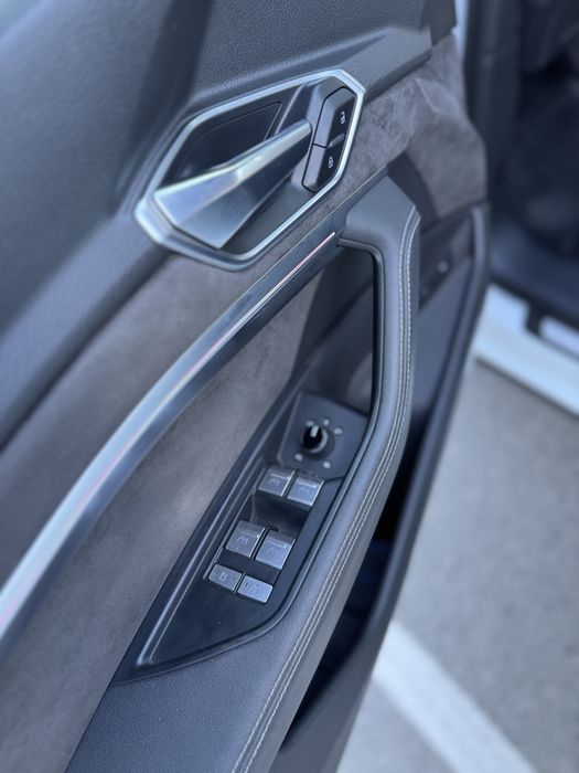 Audi e-tron 2019 | 95 кВт·год | Quattro | 130 тис. км