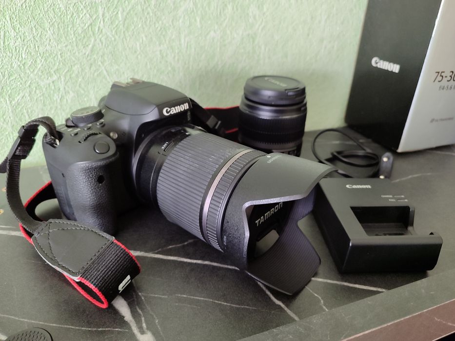 Canon 750D + два об'єктиви + аксесуари