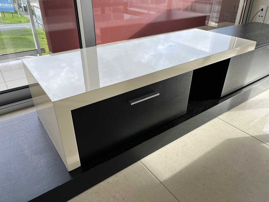 Aparador de TV Moderno – Design Exclusivo | COMO NOVO!