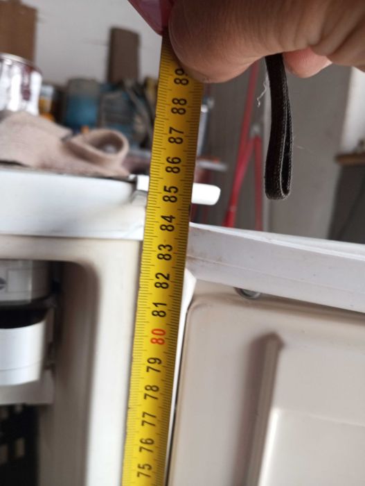 Ущiльнувач дверi на малу морозилку