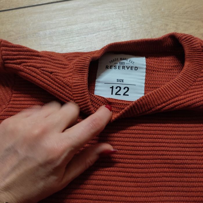Sweterek r.  122 Reserved