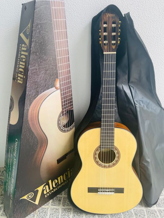 Guitarra clássica marca Valencia