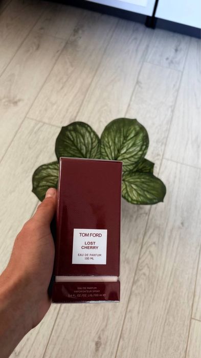 Tom Ford Lost Cherry — это 100 мл парфюмированной воды (Eau de Parfum) унисекс.