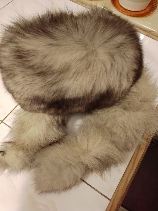 Czapka,toczek damski z lisa srebrnego,plus szalik.