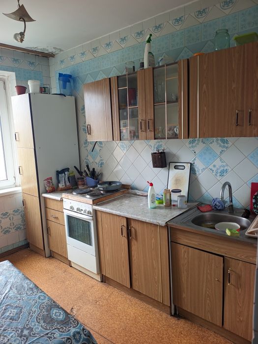 Комунальні включені до вартості. Без господаря кімната для 1-2 хлопців на Урожаї